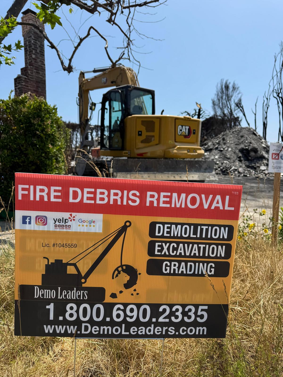 professional fire debris cleanup - Demoleaders